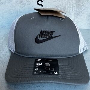Nike Rise Structured Trucker Cap Hat Smoke Gray S/M Unisex Embroidered Logo